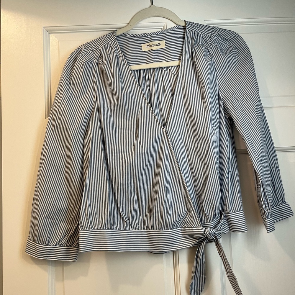 - - Madewell blue and white striped cropped top, size M, 100% cotton, V ne…